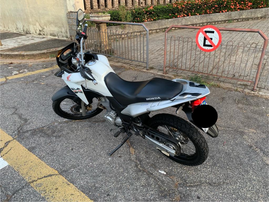 HONDA XRE 300 - Foto
