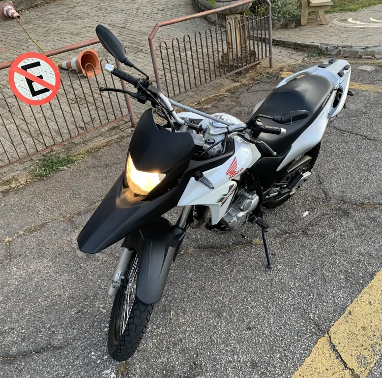HONDA XRE 300 - Foto