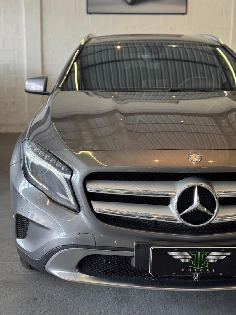 MERCEDES-BENZ GLA 200 - Foto