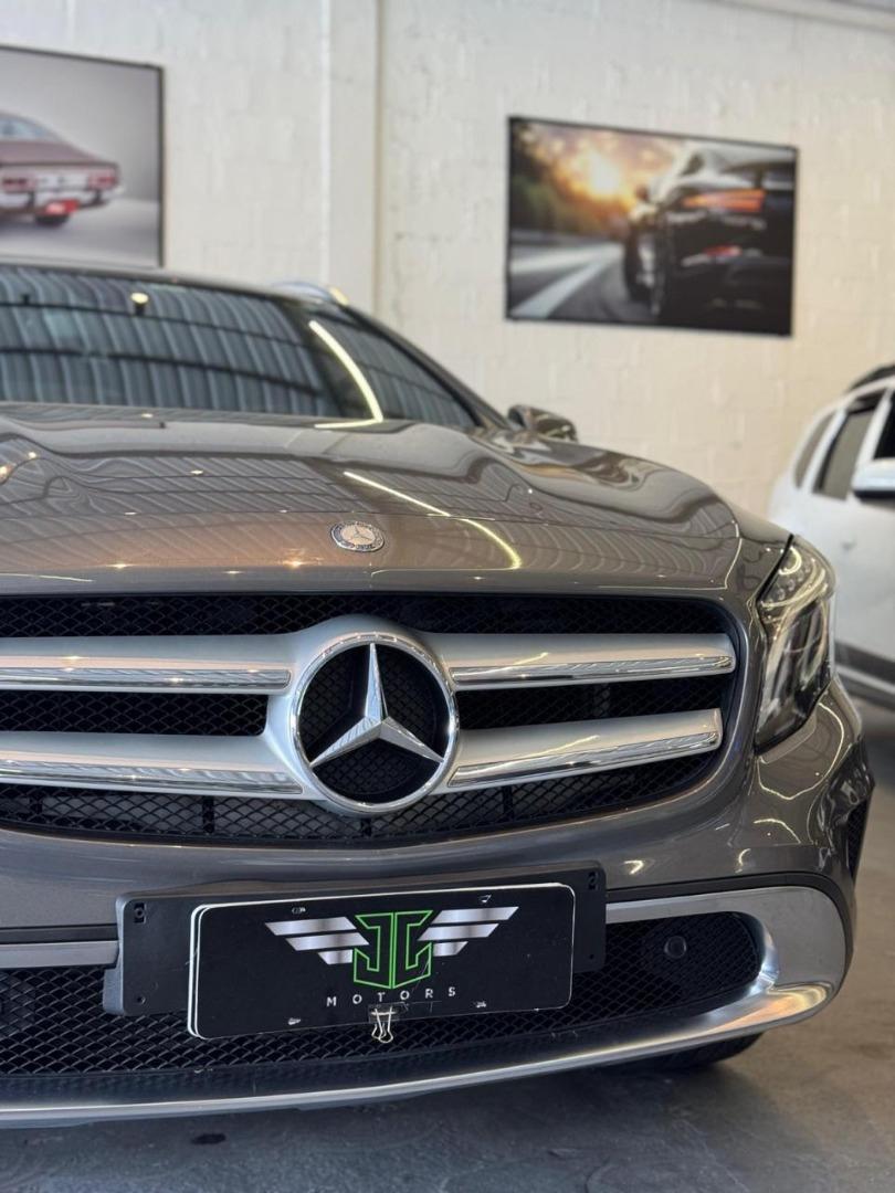 MERCEDES-BENZ GLA 200 - Foto