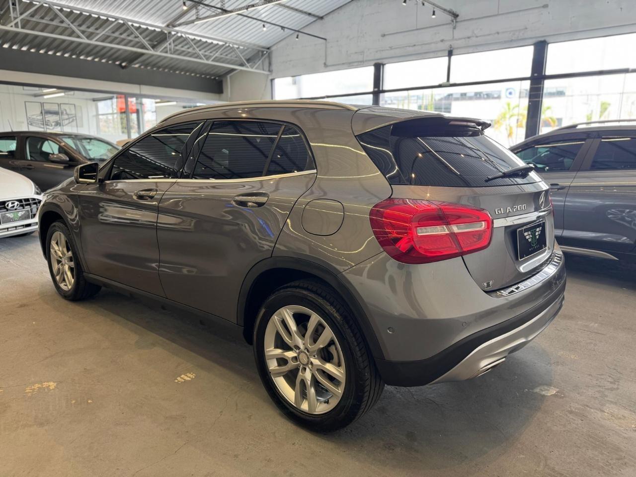 MERCEDES-BENZ GLA 200 - Foto