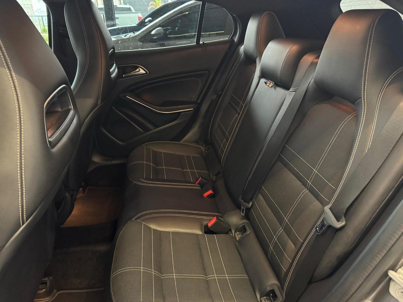 MERCEDES-BENZ GLA 200 - Foto