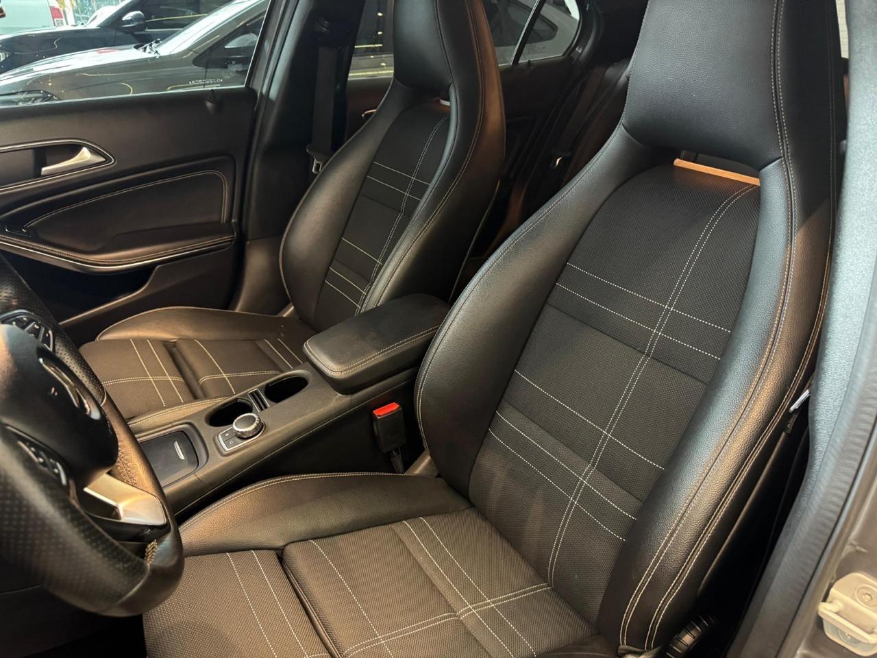 MERCEDES-BENZ GLA 200 - Foto