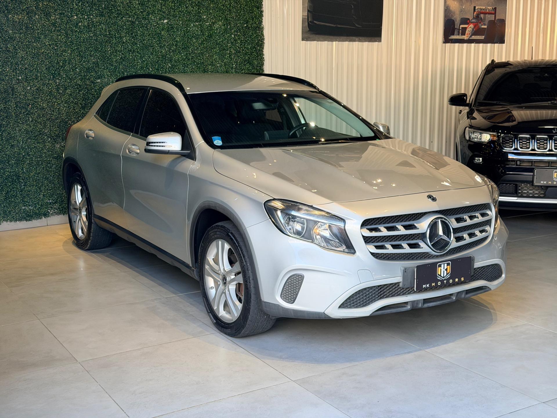 MERCEDES-BENZ GLA 200