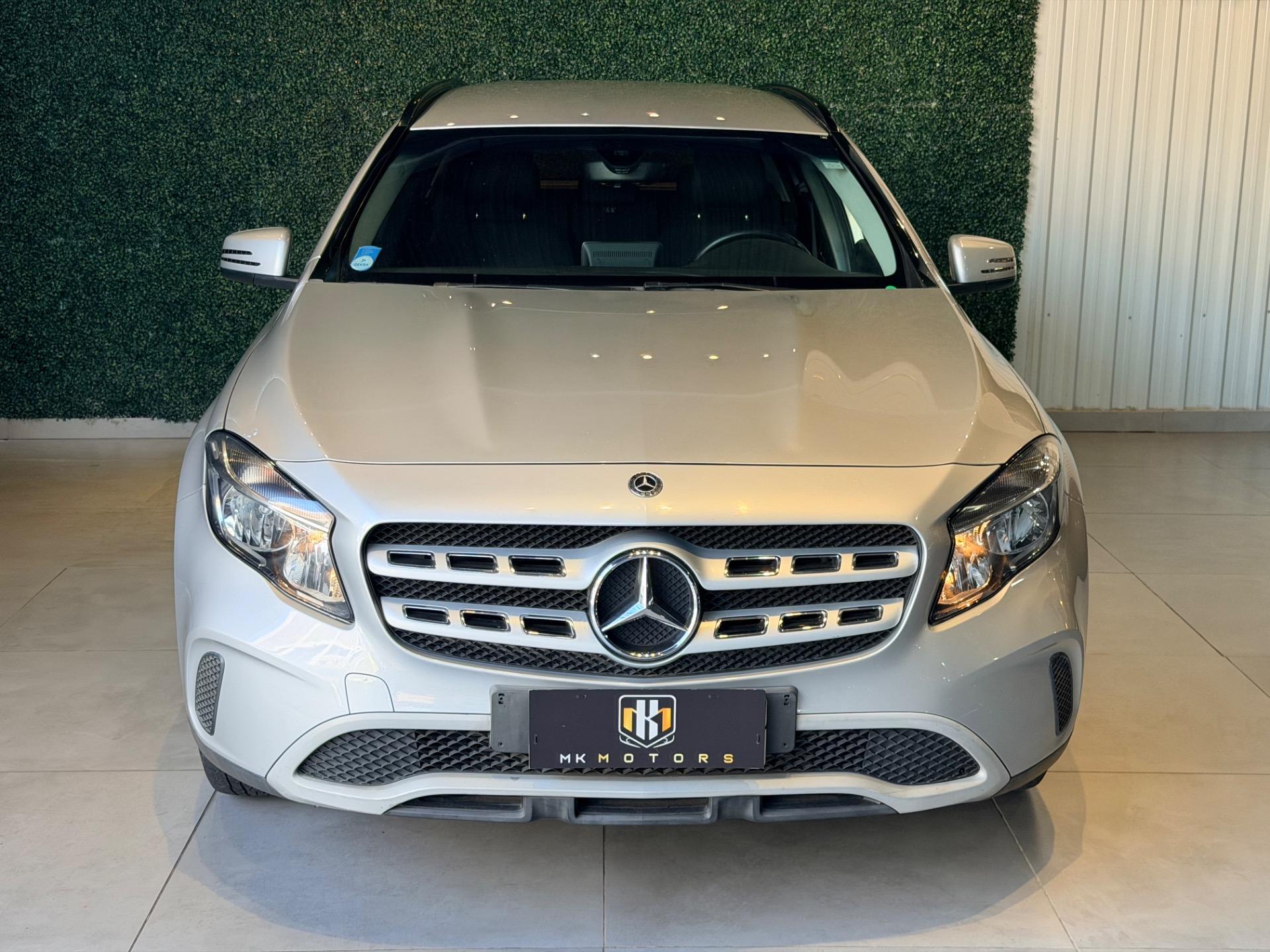 MERCEDES-BENZ GLA 200 - Foto