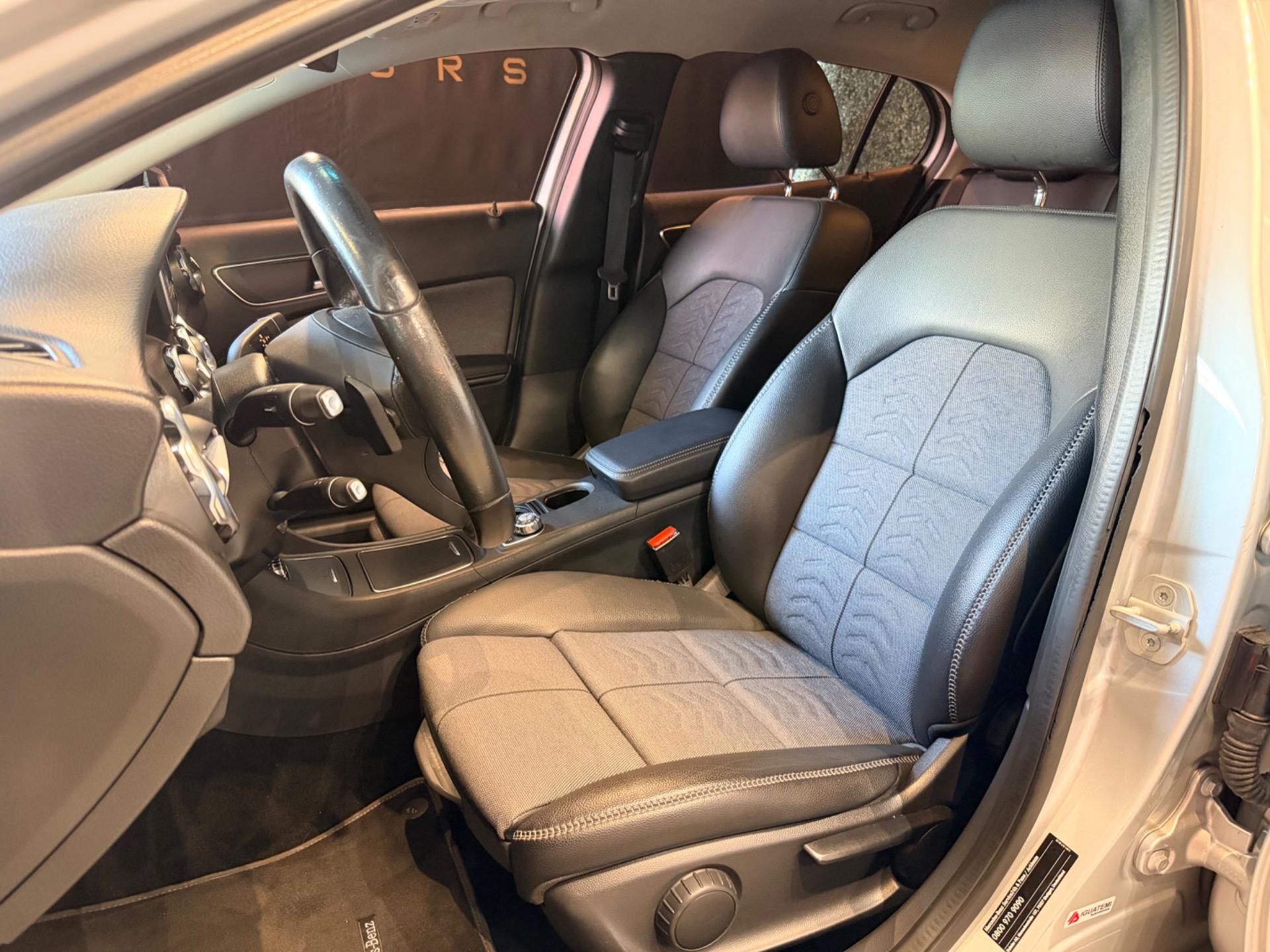 MERCEDES-BENZ GLA 200 - Foto