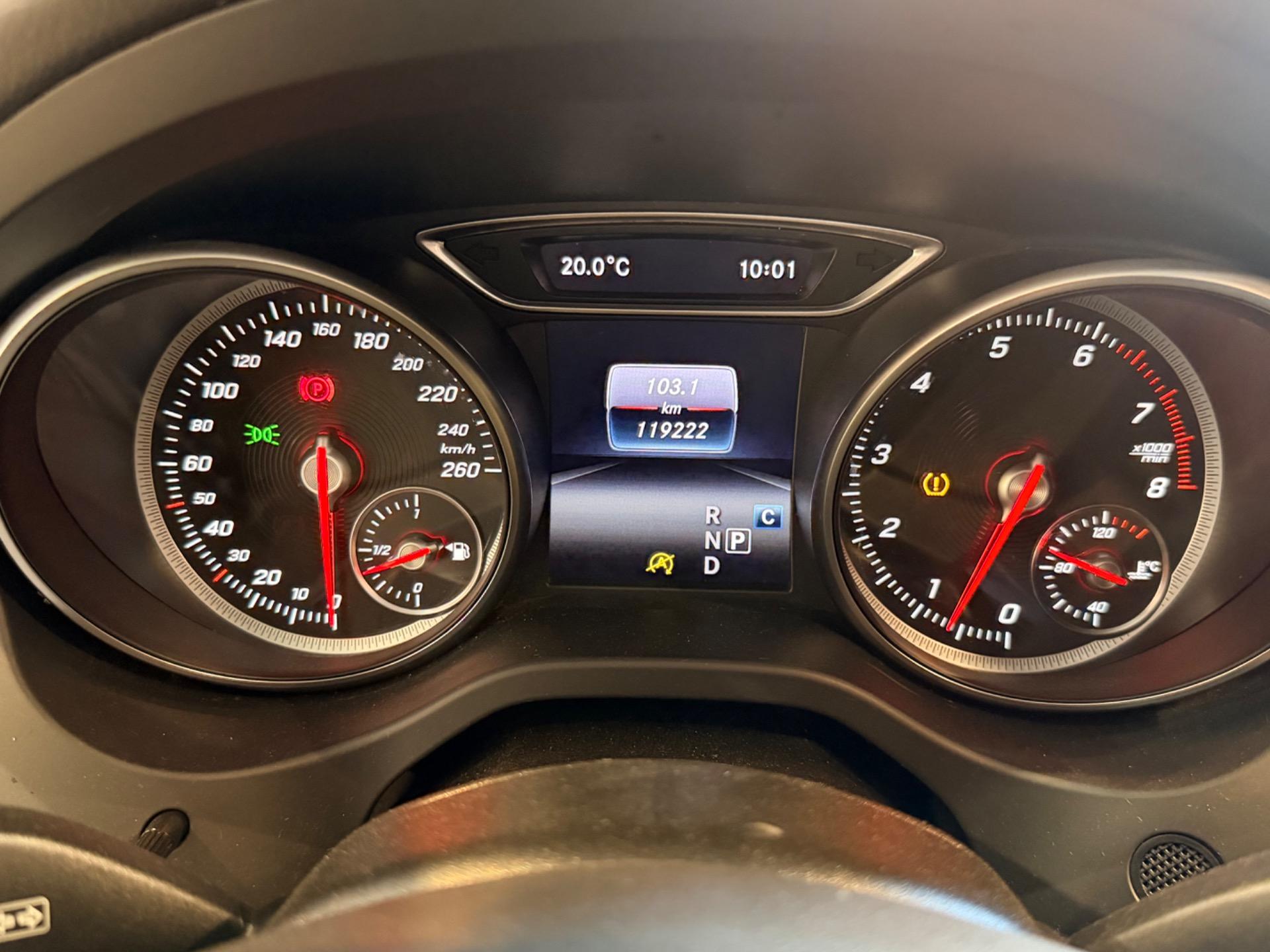 MERCEDES-BENZ GLA 200 - Foto
