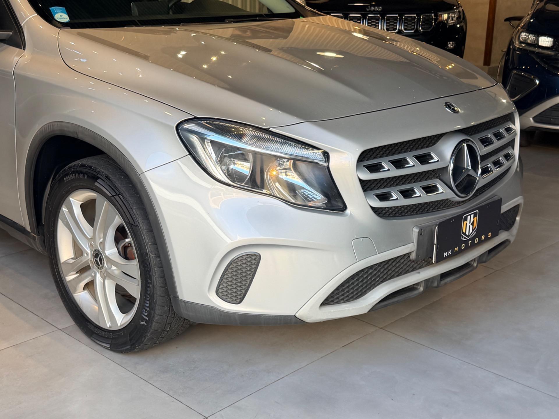 MERCEDES-BENZ GLA 200 - Foto