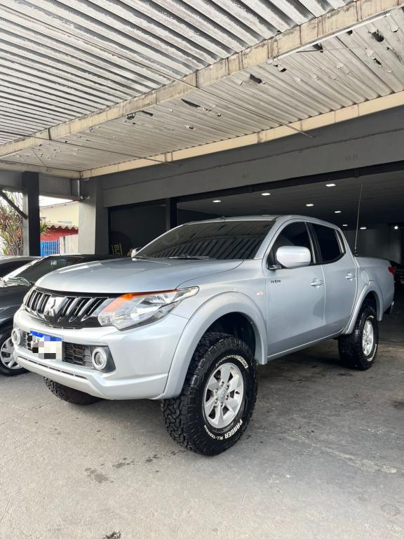 MITSUBISHI L 200 - Foto