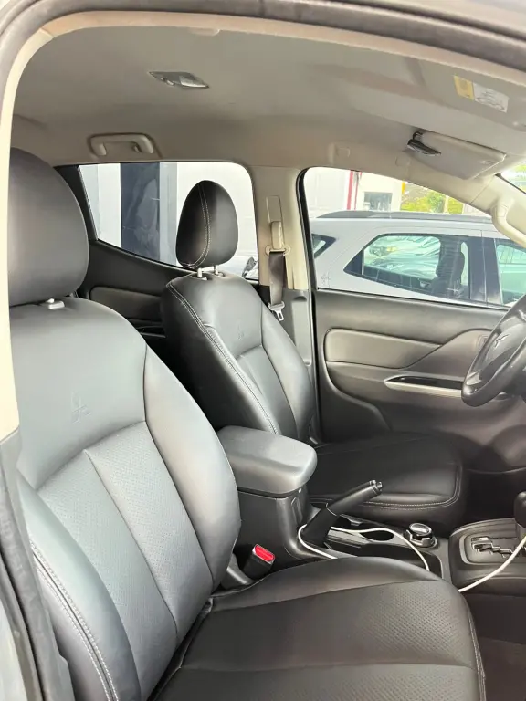 MITSUBISHI L 200 - Foto