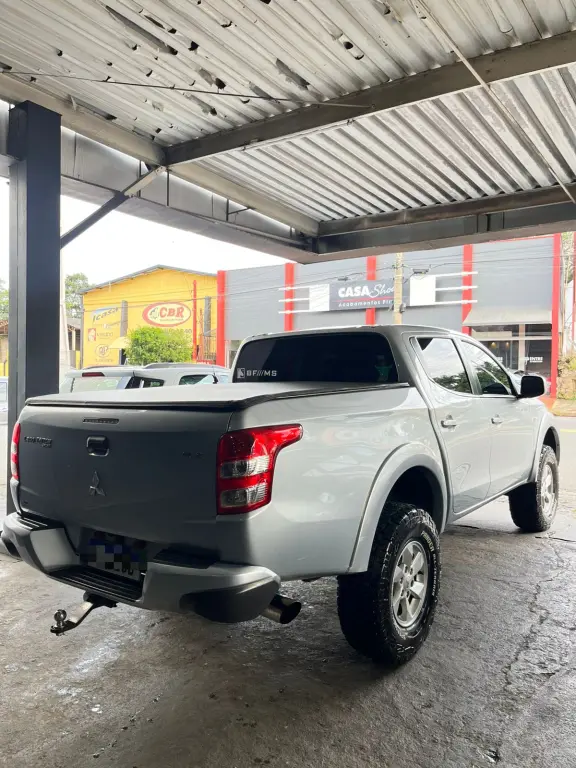 MITSUBISHI L 200 - Foto