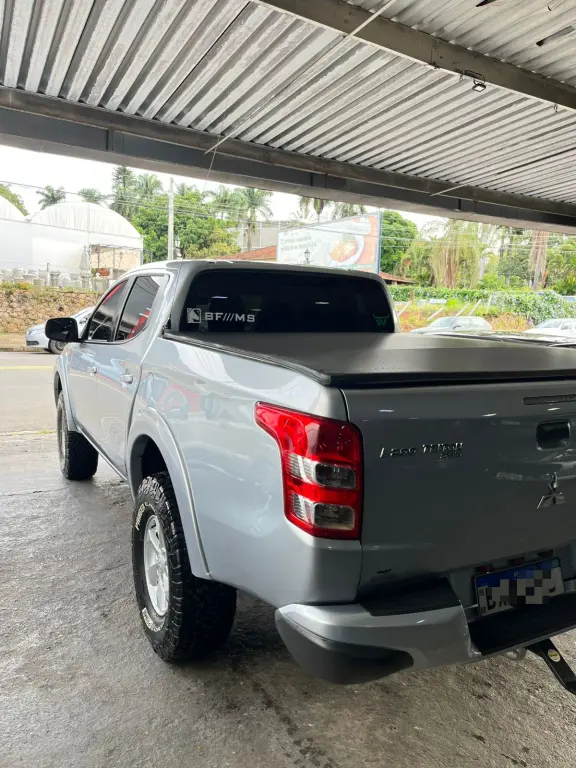 MITSUBISHI L 200 - Foto