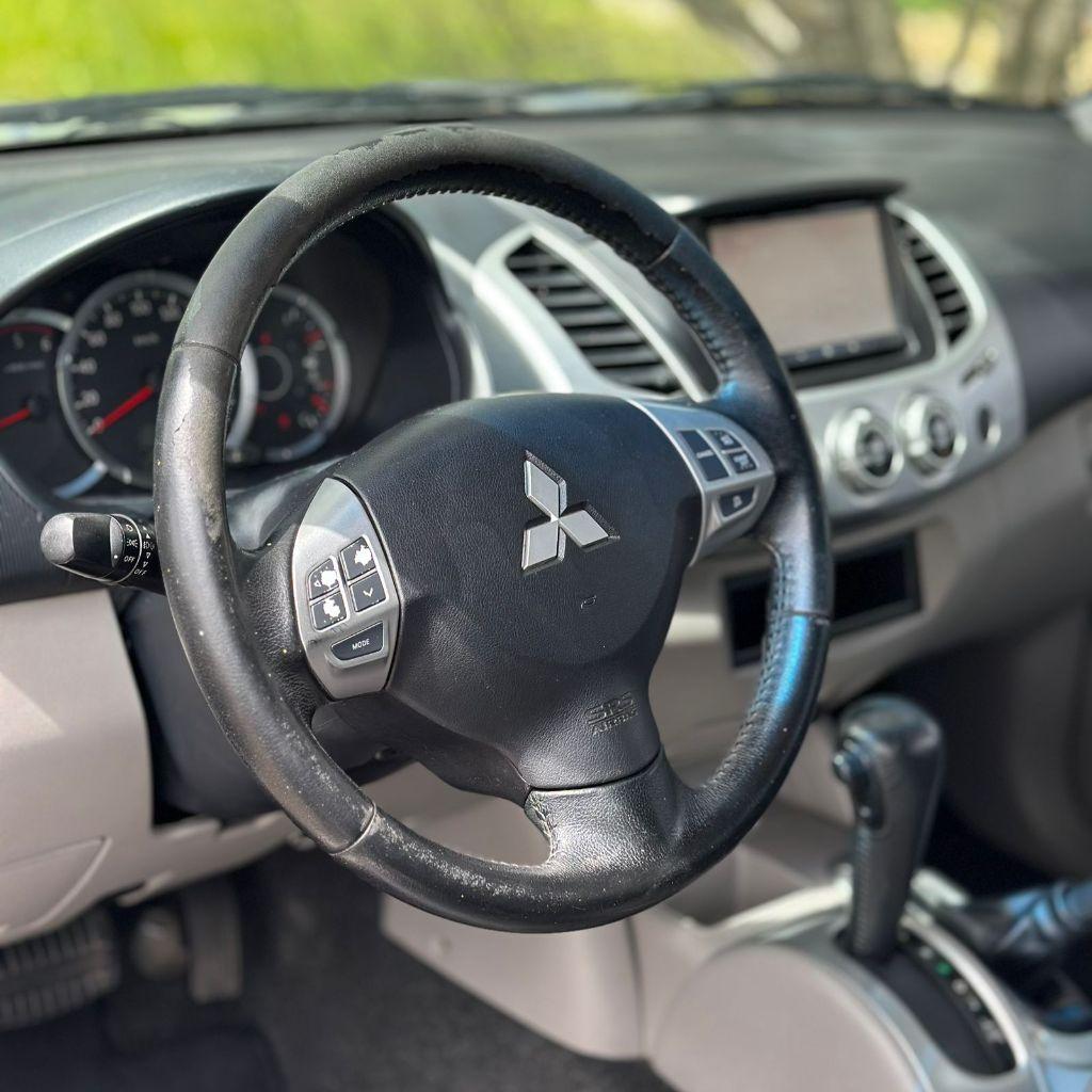 MITSUBISHI L 200 Triton - Foto