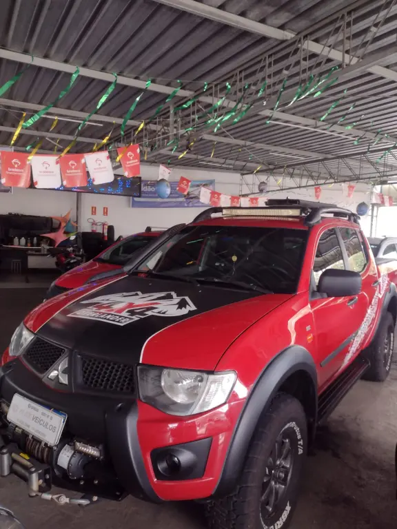 MITSUBISHI L 200 Triton