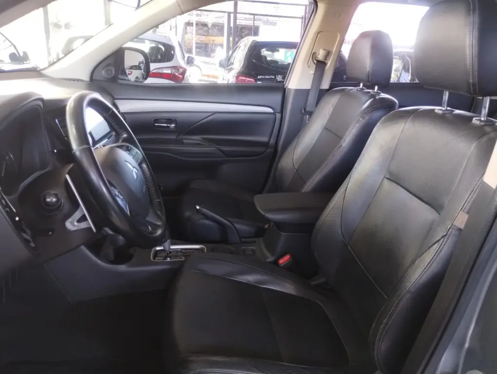 MITSUBISHI Outlander - Foto