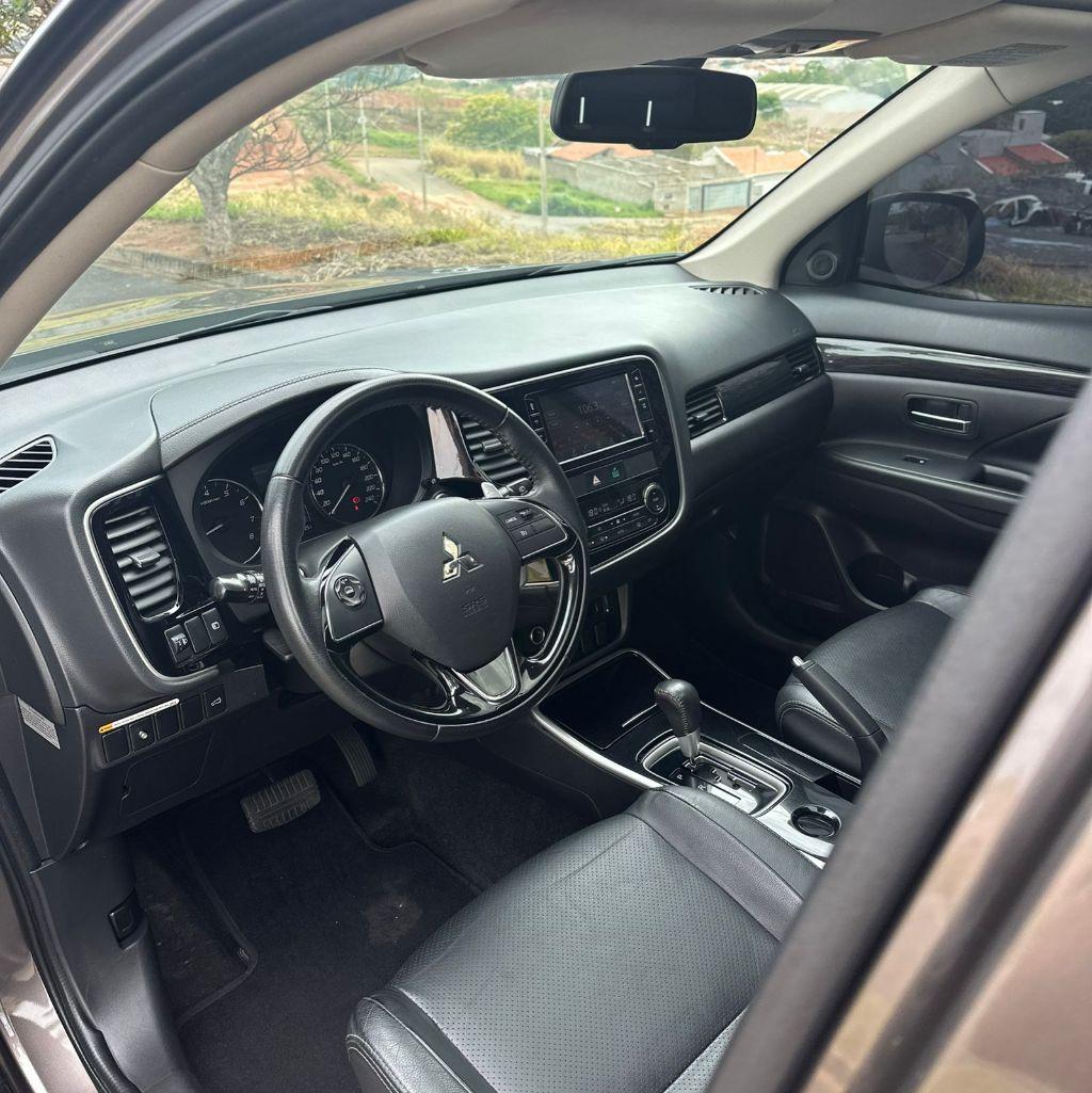 MITSUBISHI Outlander - Foto