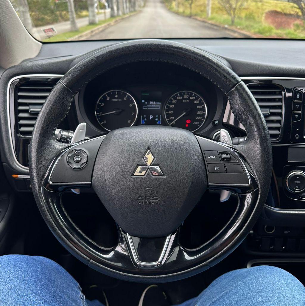 MITSUBISHI Outlander - Foto