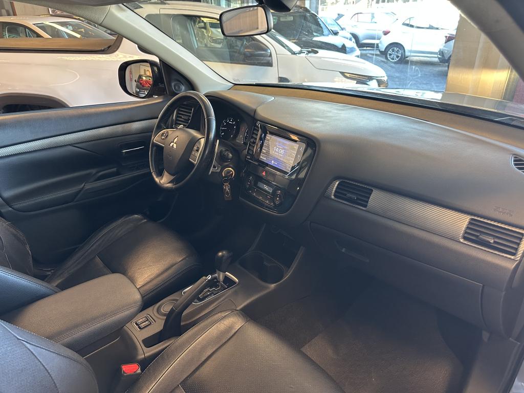 MITSUBISHI Outlander - Foto