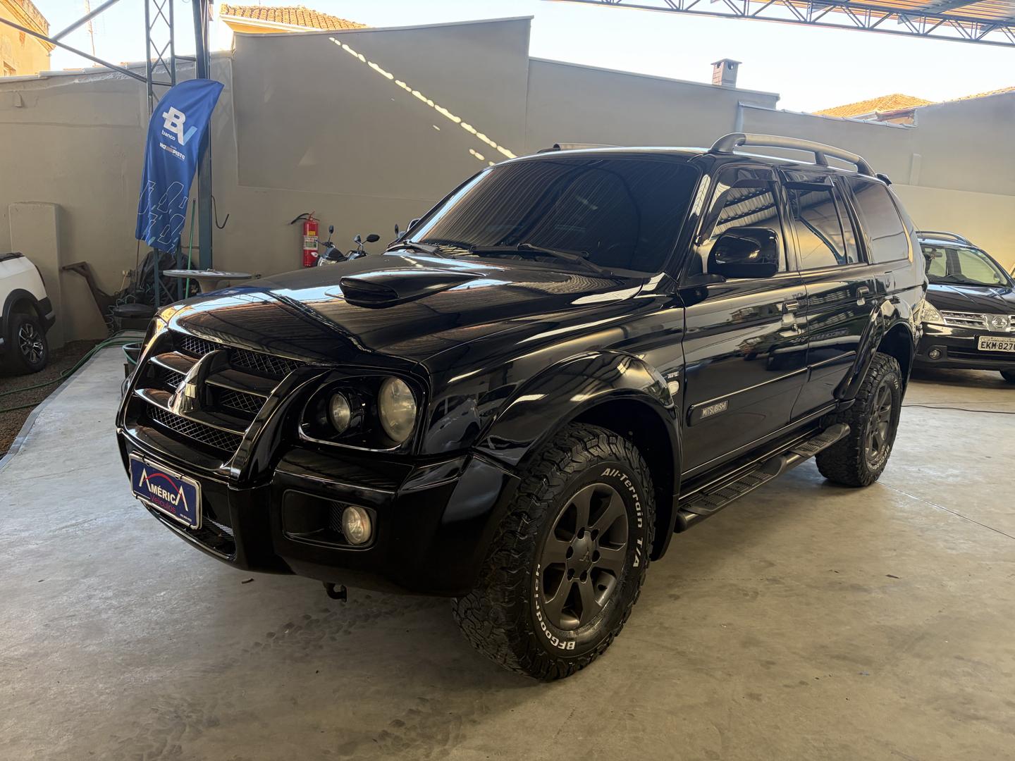 MITSUBISHI Pajero