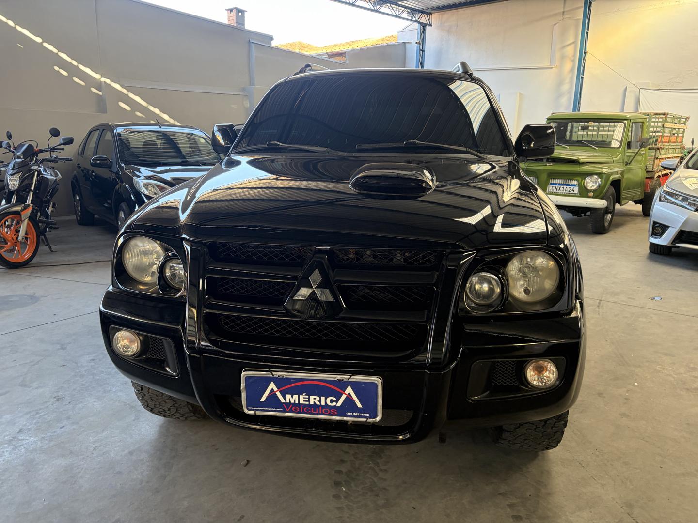 MITSUBISHI Pajero - Foto