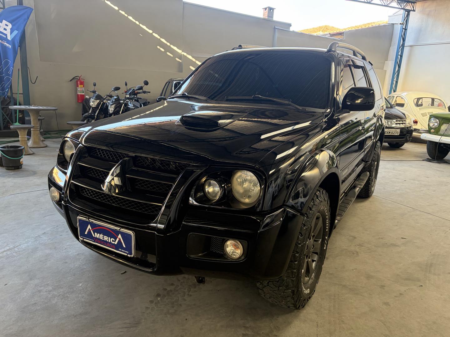 MITSUBISHI Pajero - Foto