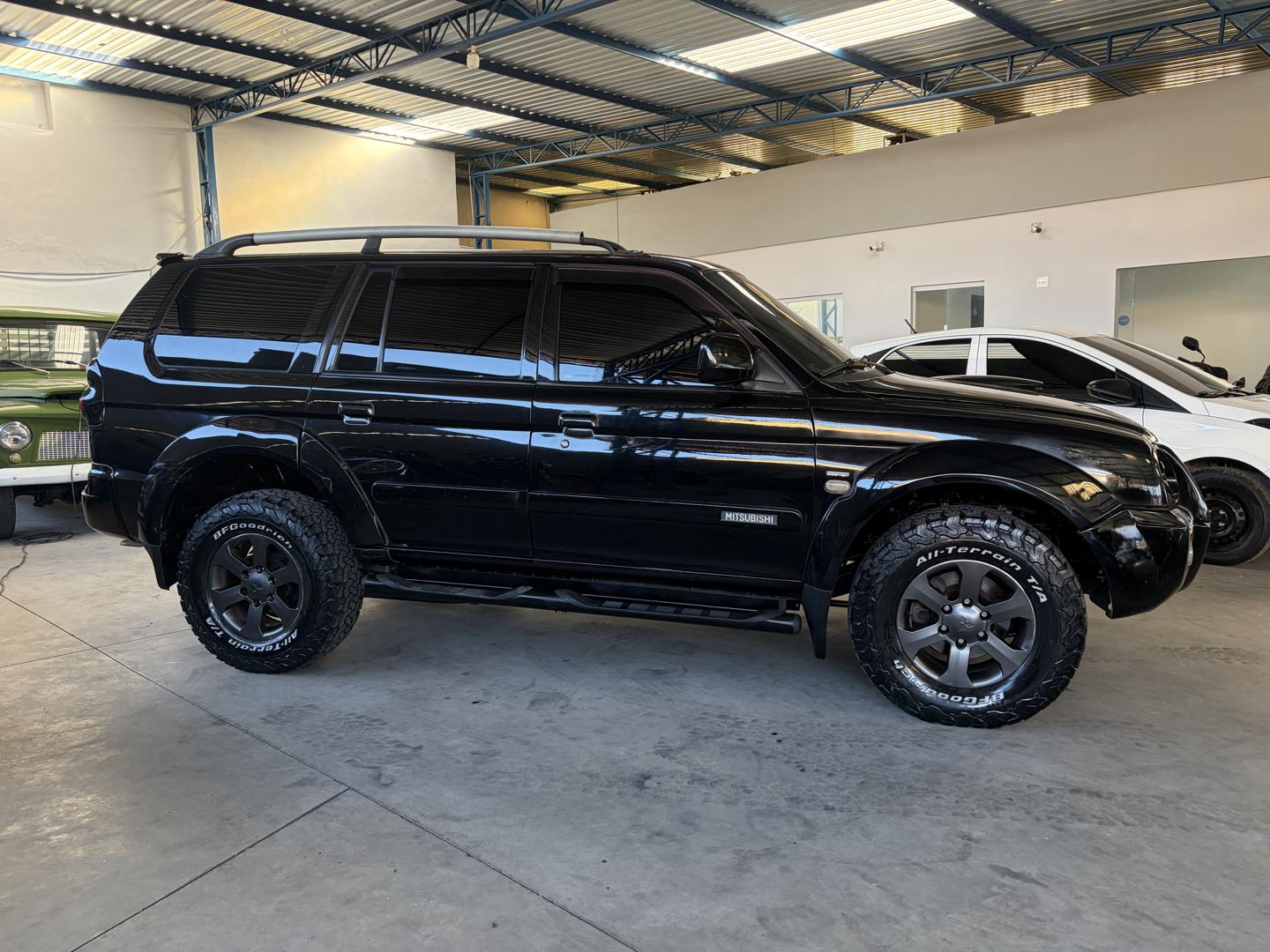 MITSUBISHI Pajero - Foto