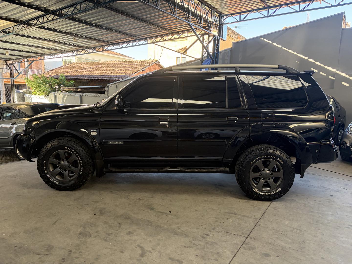 MITSUBISHI Pajero - Foto