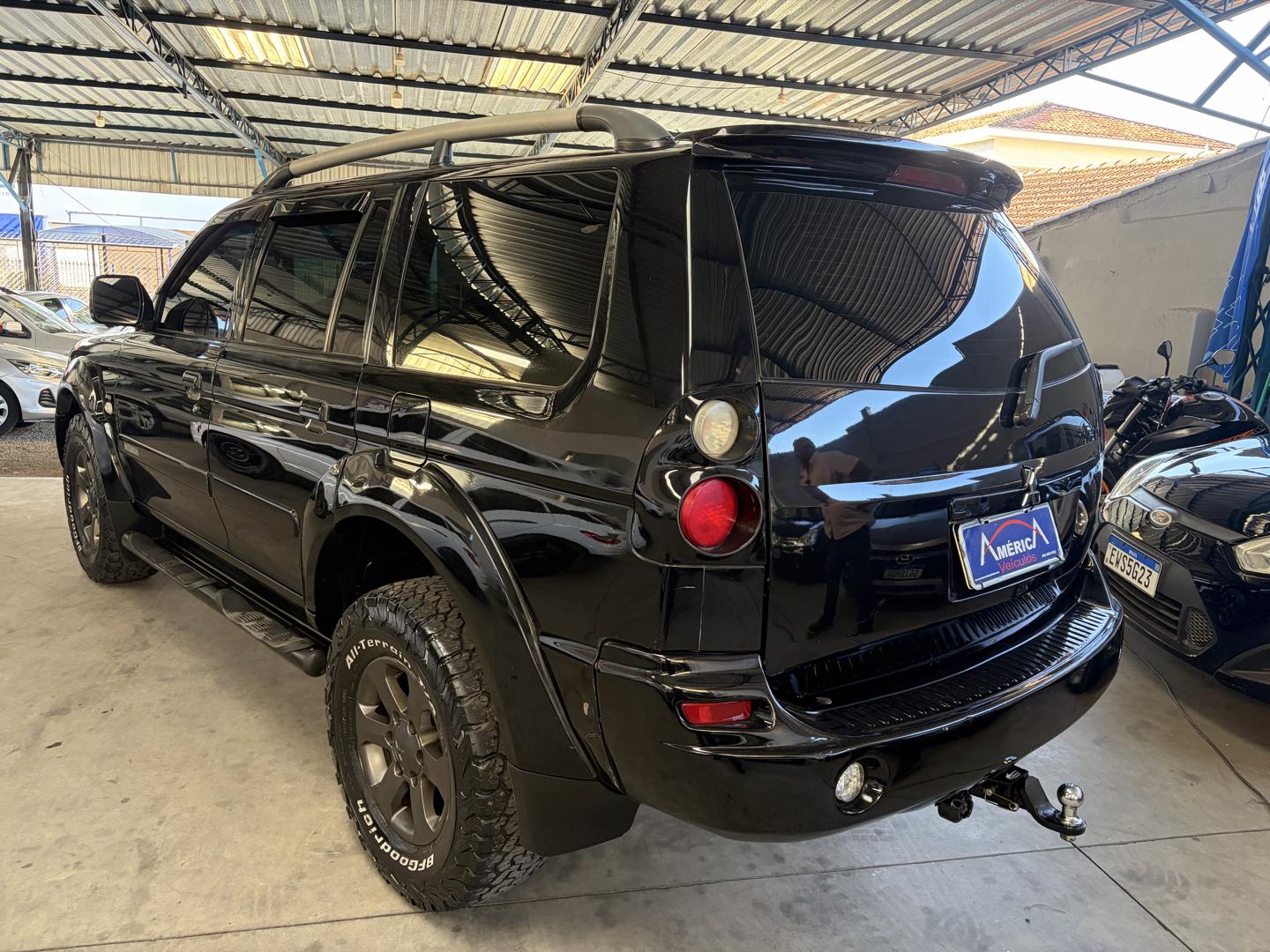 MITSUBISHI Pajero - Foto