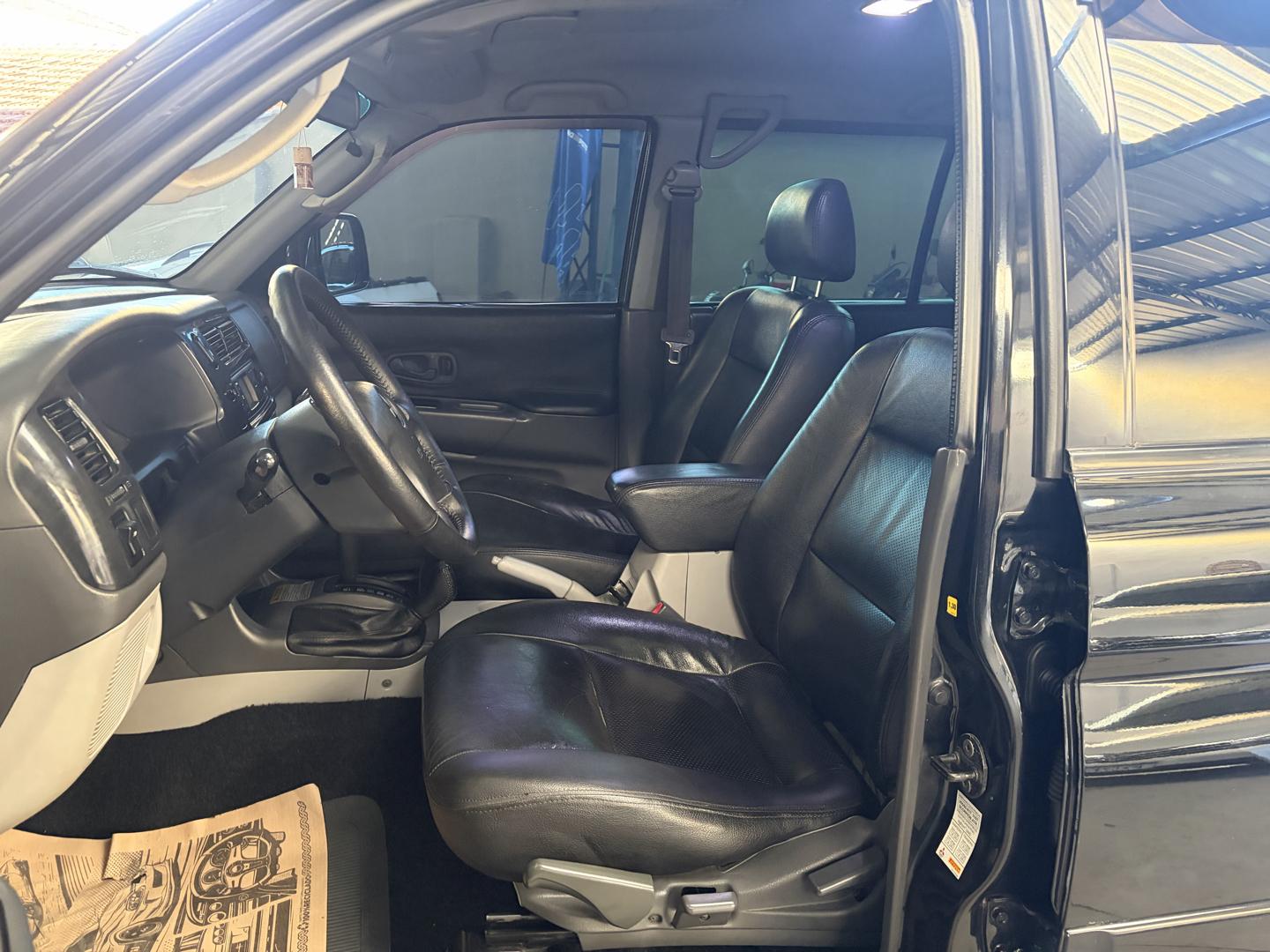 MITSUBISHI Pajero - Foto