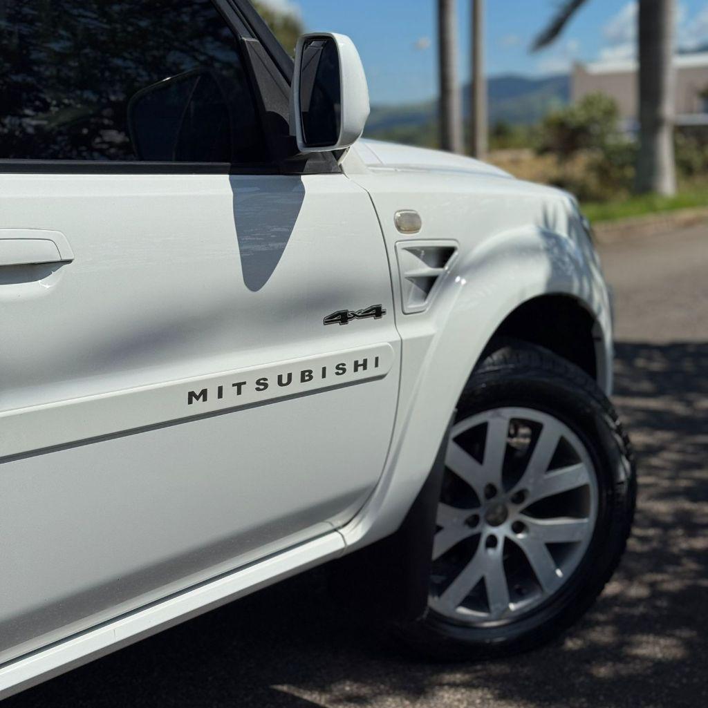 MITSUBISHI Pajero TR4 - Foto