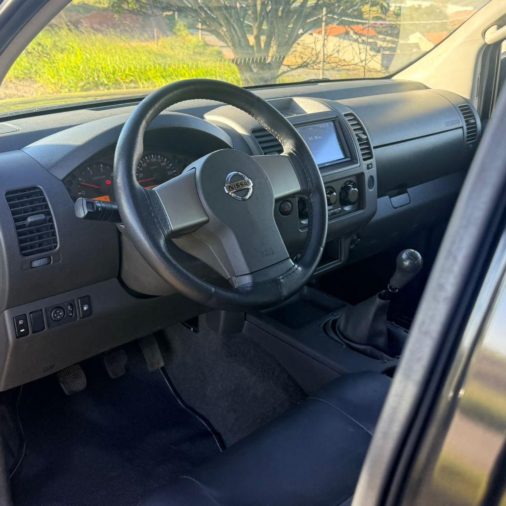 NISSAN Frontier - Foto