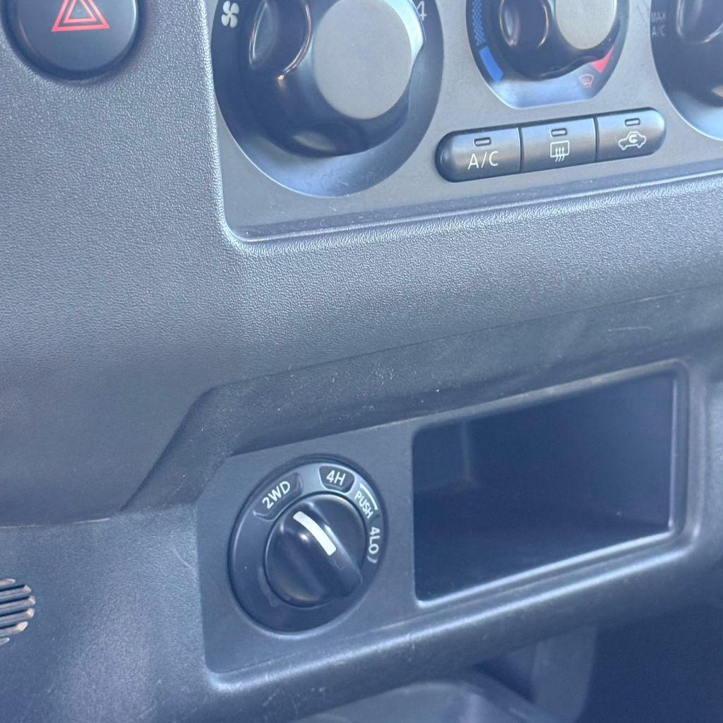 NISSAN Frontier - Foto