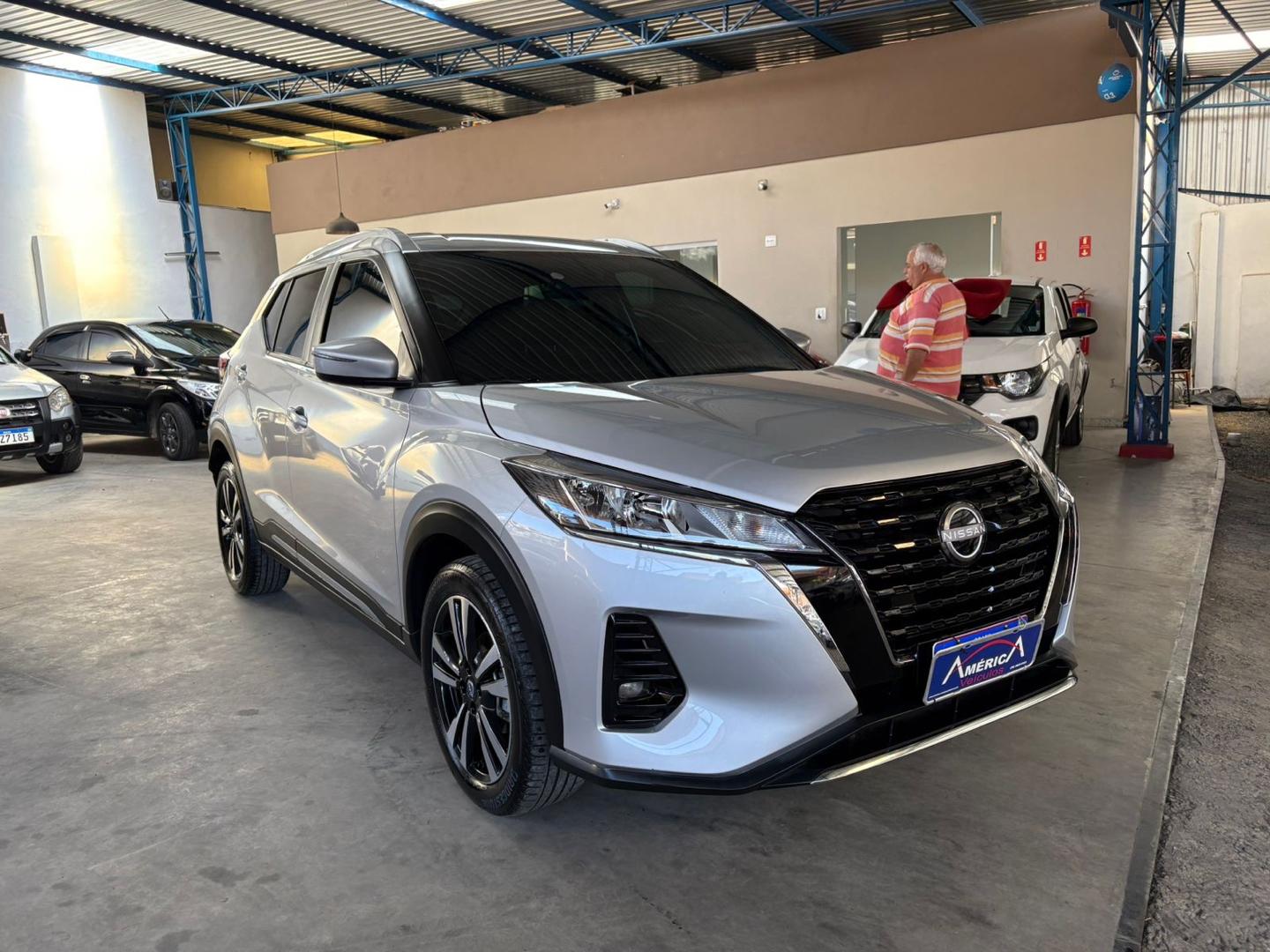 NISSAN Kicks - Miniatura