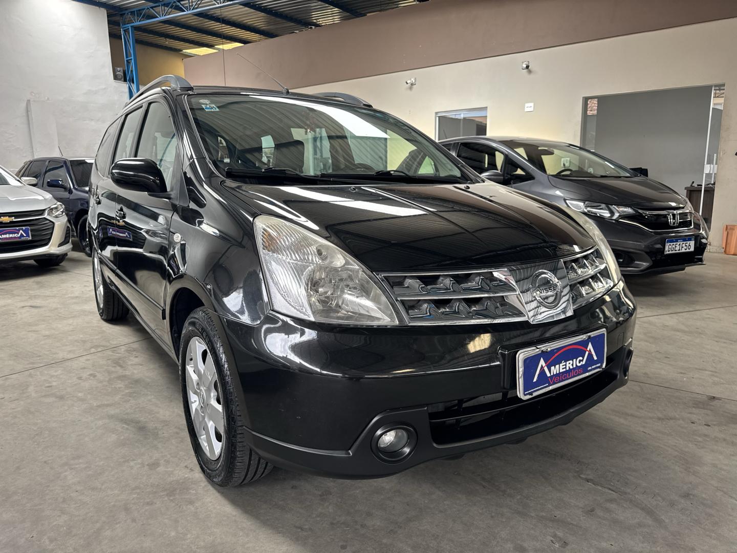 NISSAN Livina - Foto