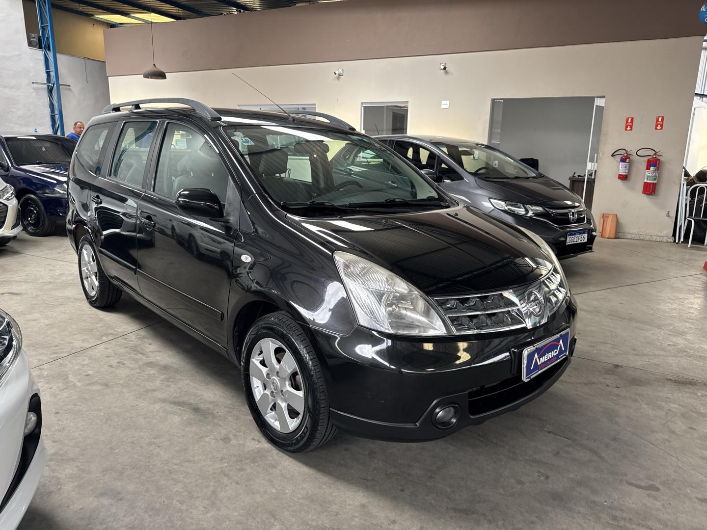 NISSAN Livina - Foto