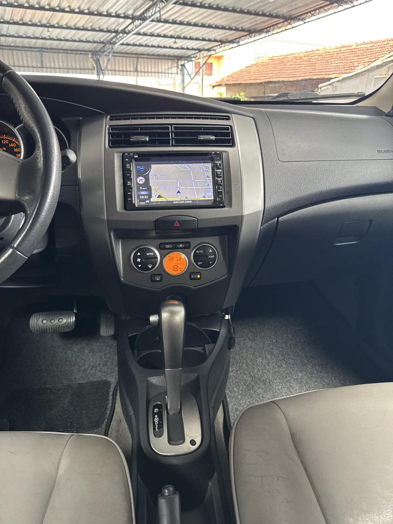 NISSAN Livina - Foto