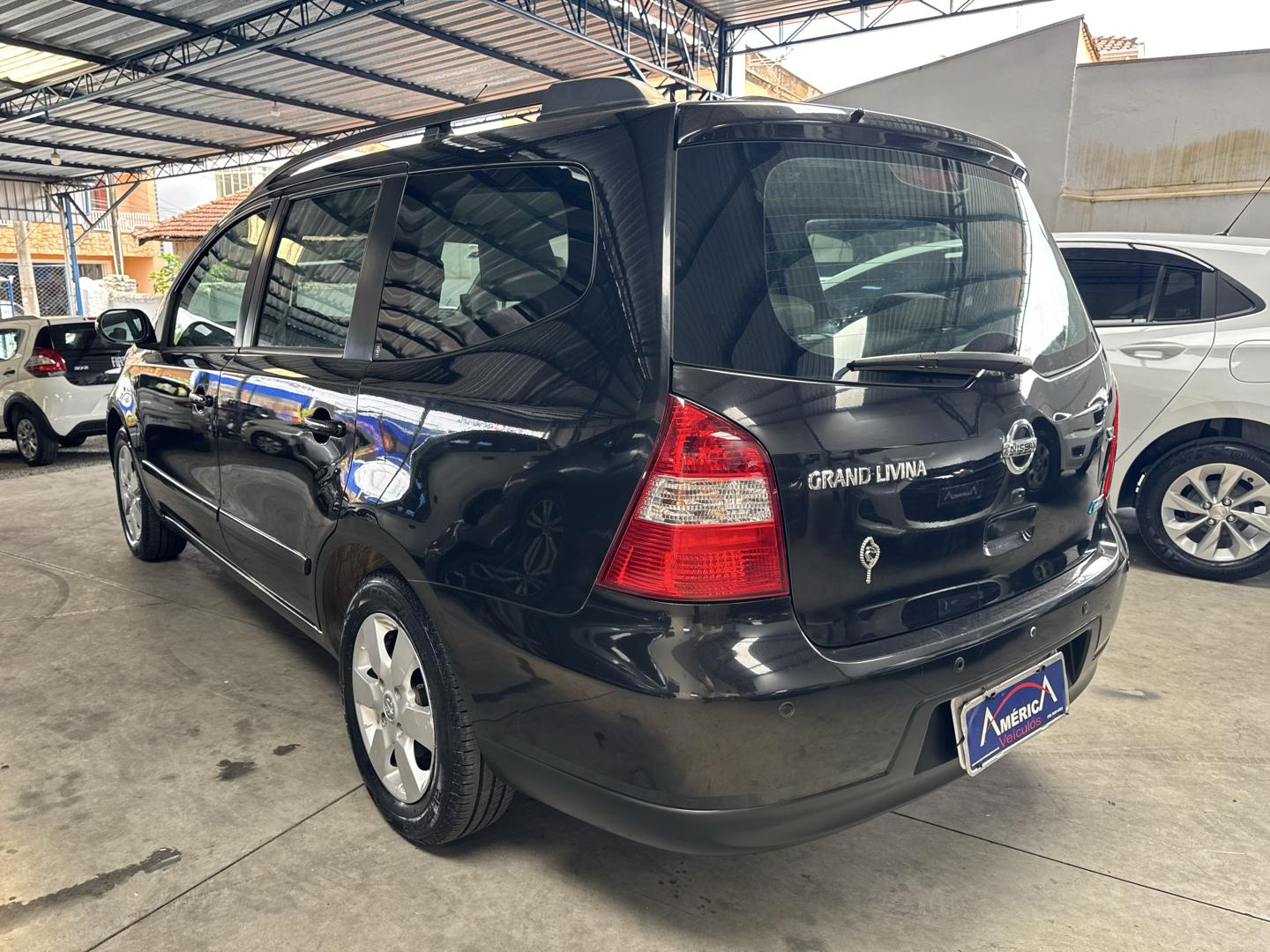 NISSAN Livina - Foto