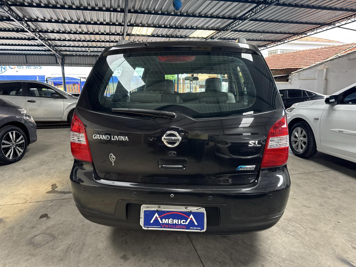 NISSAN Livina - Foto