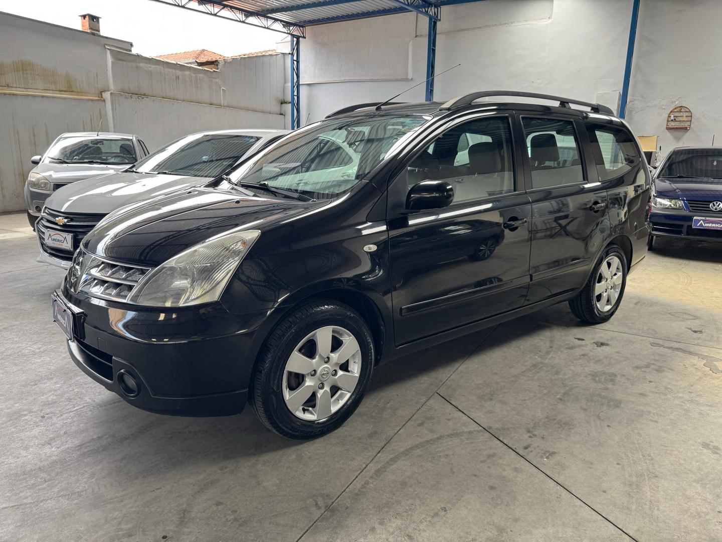 NISSAN Livina - Foto