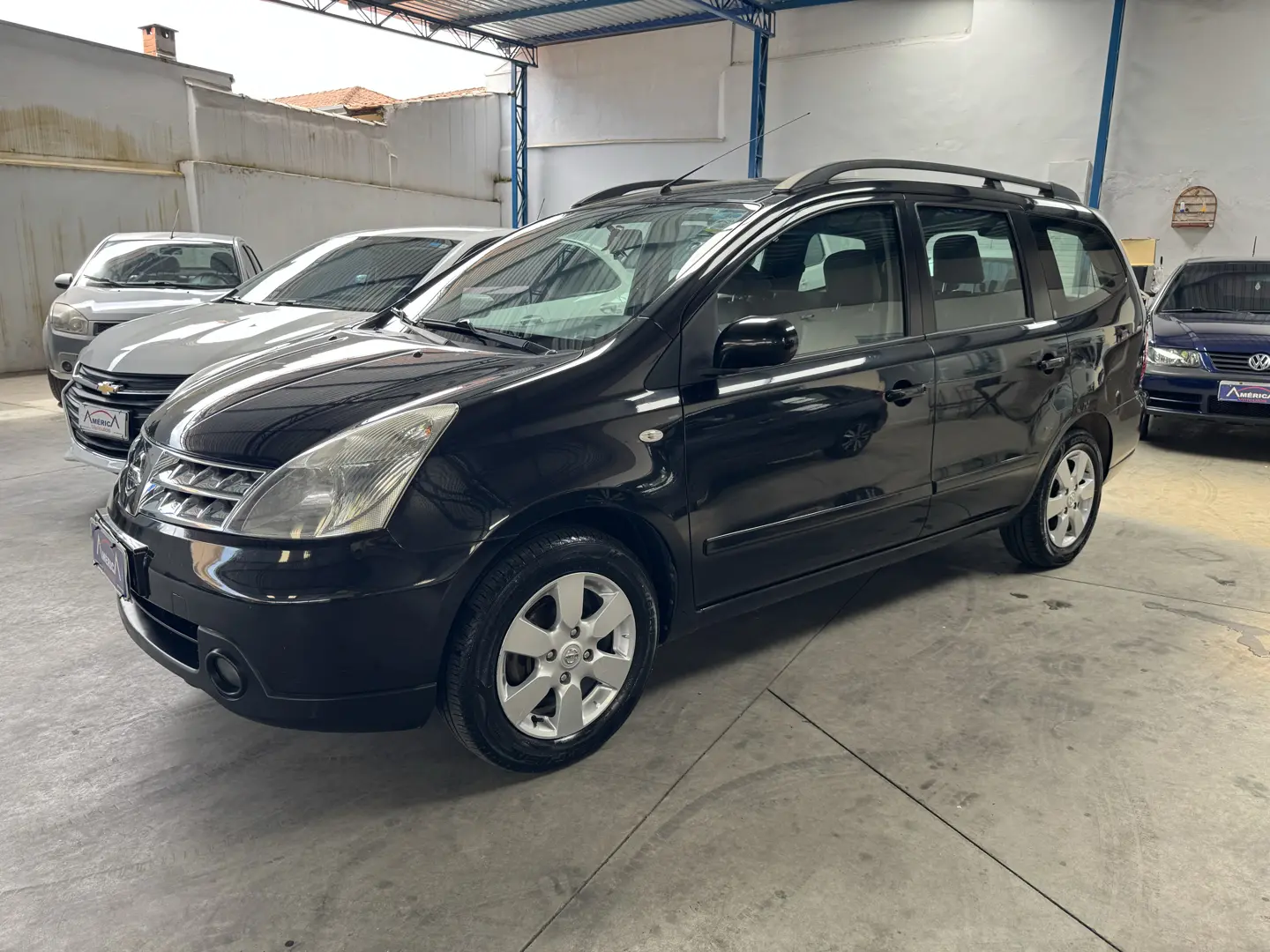 NISSAN Livina - Foto