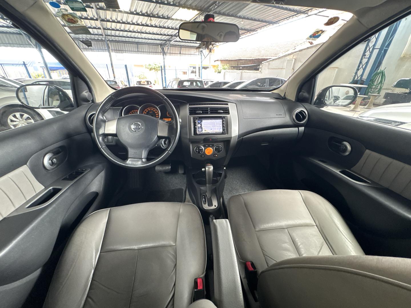 NISSAN Livina - Foto