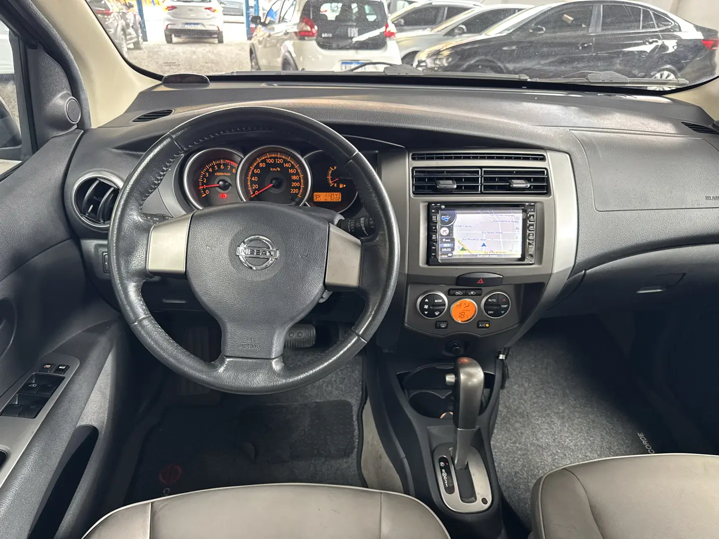 NISSAN Livina - Foto