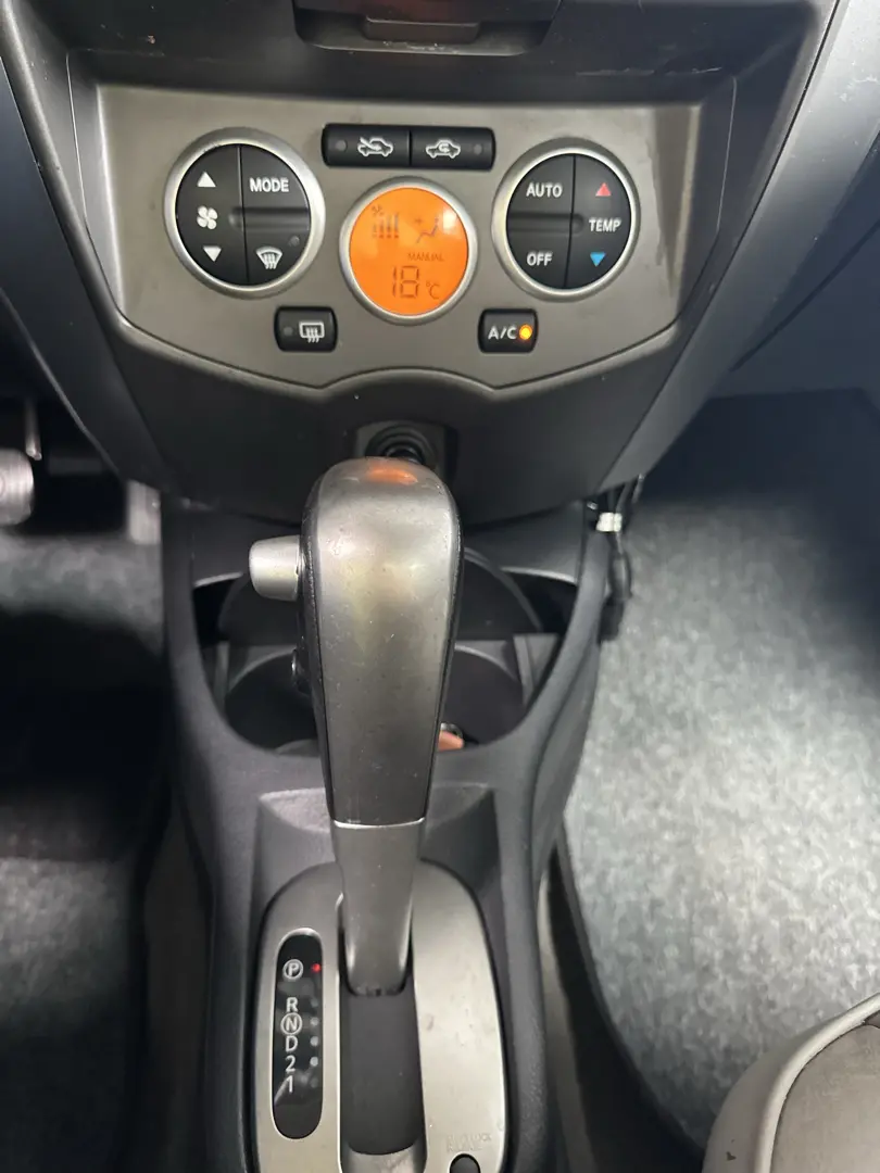 NISSAN Livina - Foto