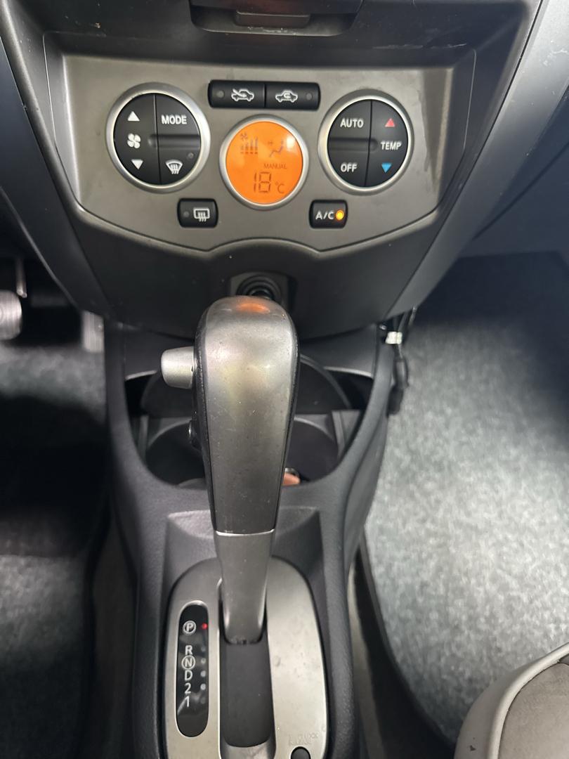 NISSAN Livina - Foto