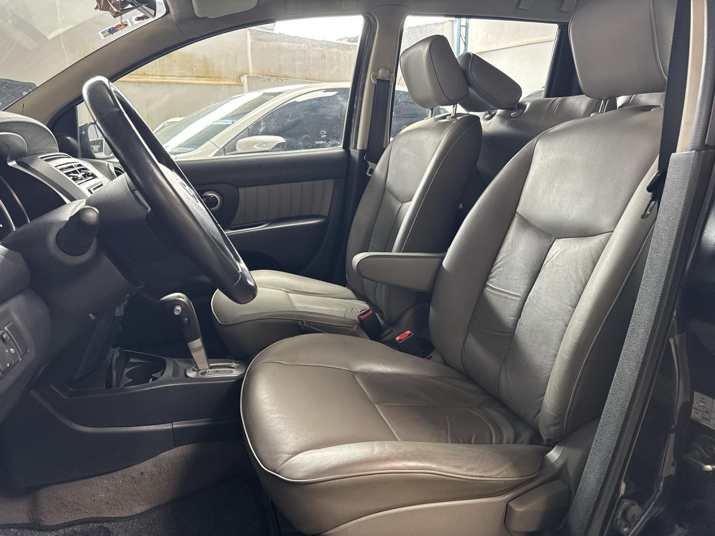 NISSAN Livina - Foto