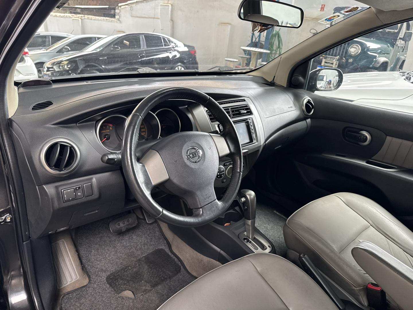 NISSAN Livina - Foto