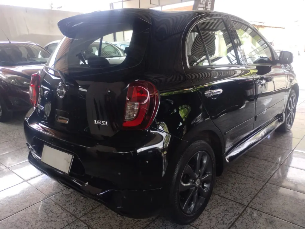 NISSAN March - Foto