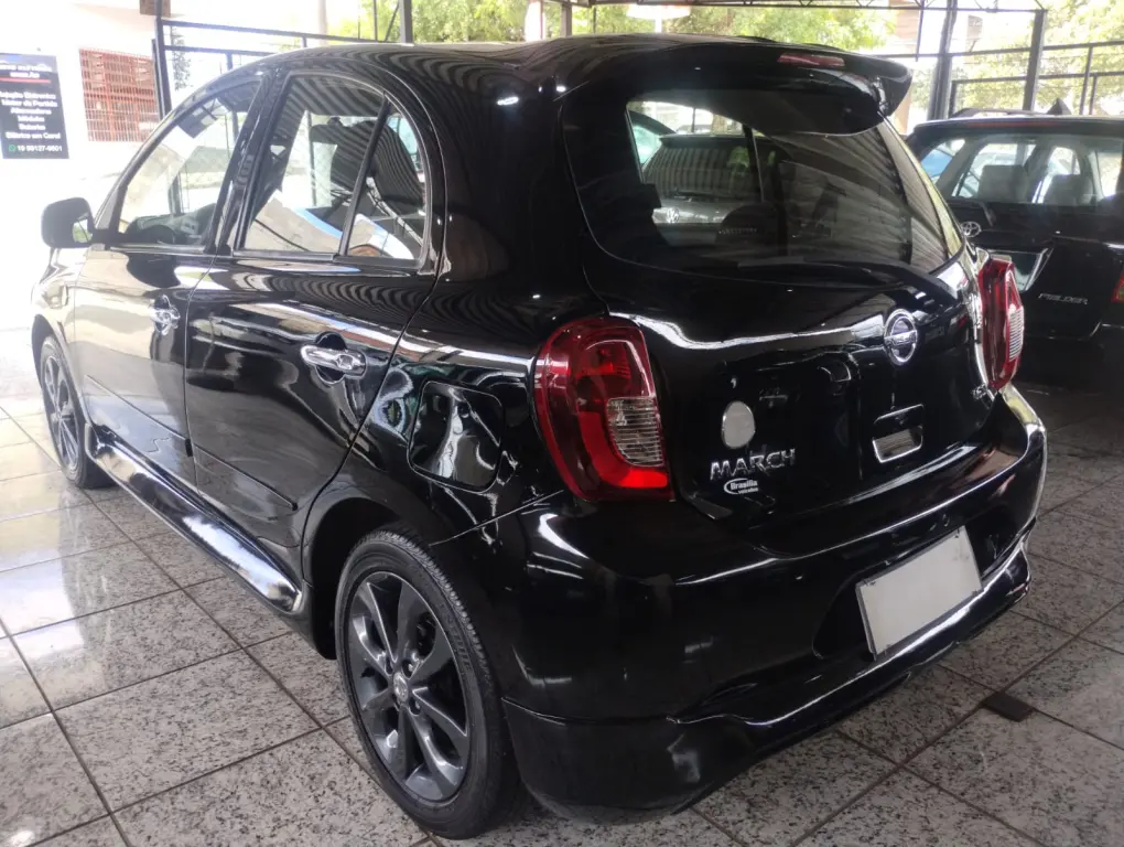 NISSAN March - Foto
