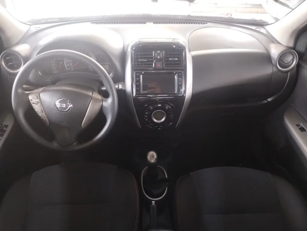 NISSAN March - Foto