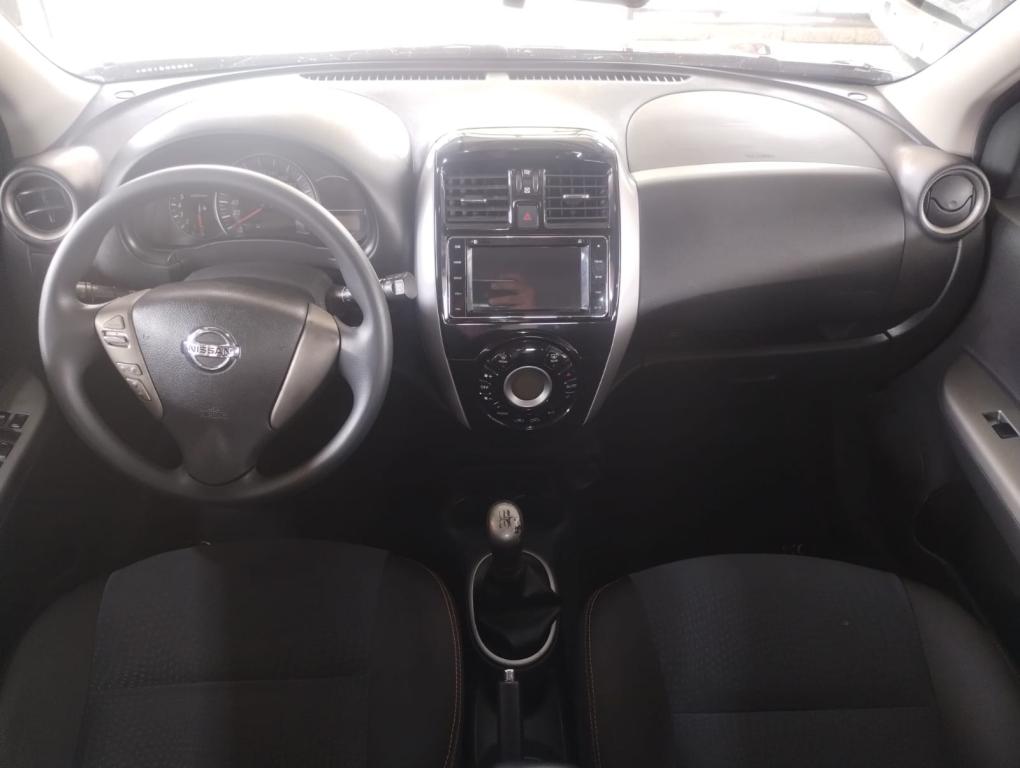 NISSAN March - Foto